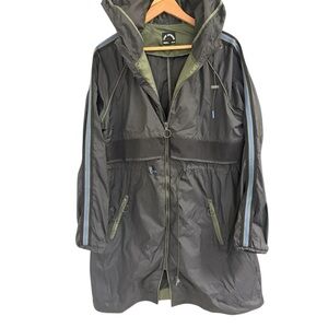 The Upside size 6 long windbreaker with racing stripes and mesh waist detail EUC